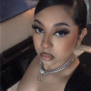 Meet your Posher, Ziambria